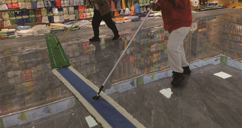 Trapeador tamaño NBA para canchas de baloncesto